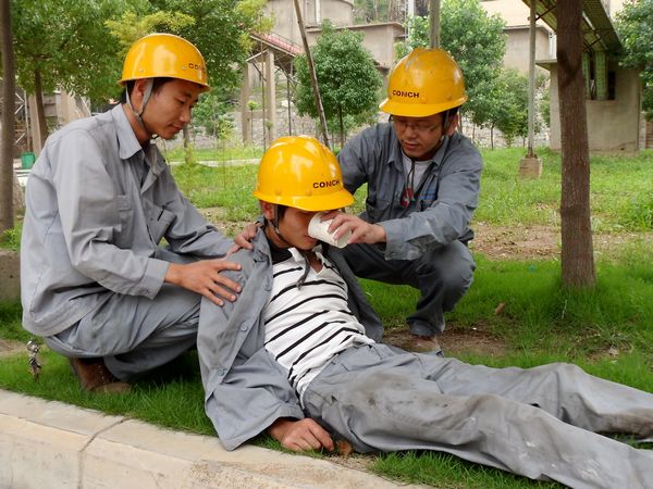 午间悲剧，工人午睡时遭钝器伤害致死